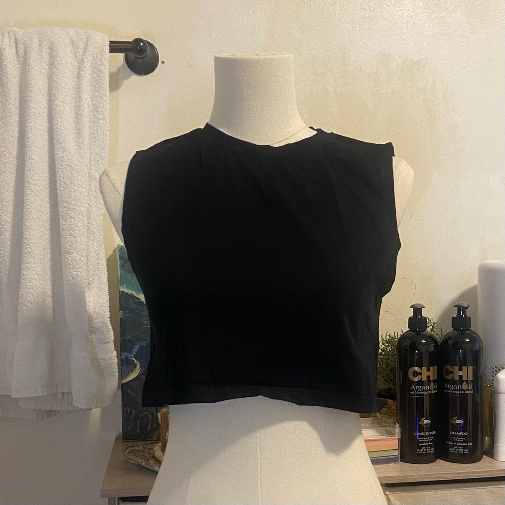 Black Muscle Tee